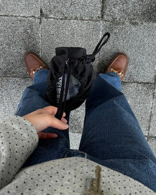 [8th Re-release] (ORIGINAL) Medium Drawstring Shoulder Bag (black)