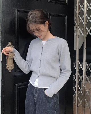 Y-neck modern cardigan