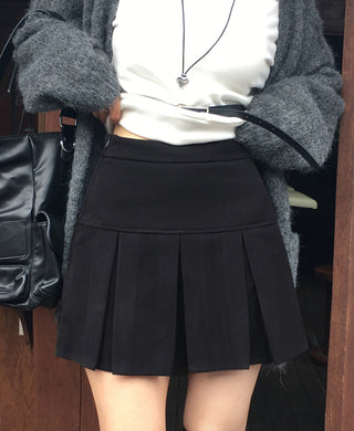 (Pleated skirt with built-in inner shorts)