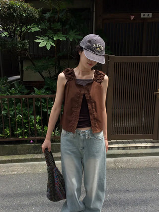 Sleeveless frill blouse