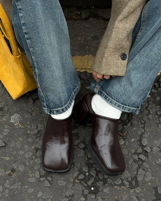 Square-toe mules