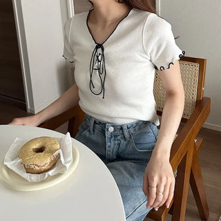 Eyelet short-sleeved T-shirt