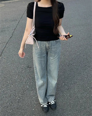 Off-shoulder half-sleeve T-shirt
