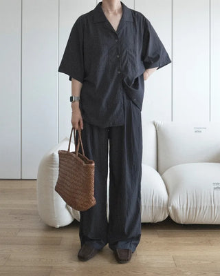 Open-collar short-sleeved shirt