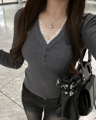 V-neck lace-point long-sleeve shirt