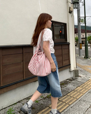Back-button Bermuda shorts
