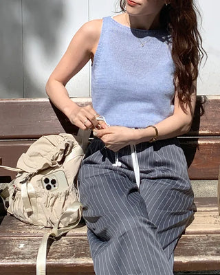 Boat neck sleeveless knit