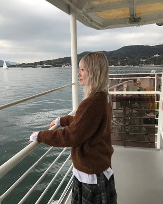 Blurred Round Knit