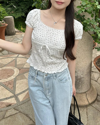 Scalloped Point Flower T-shirt