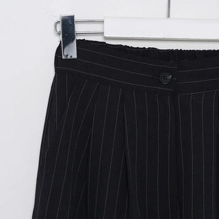 Striped pleated wide slacks
