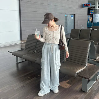 Cargo pants with slanted pockets