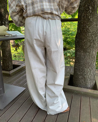 Curved wide-leg pants