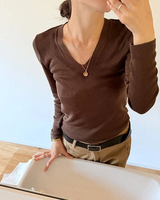 V-neck slim-fit knit