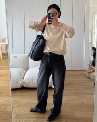 Loose-fit V-neck modern knit