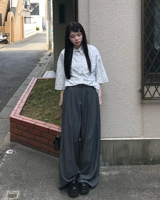 Pleated wide-leg slacks