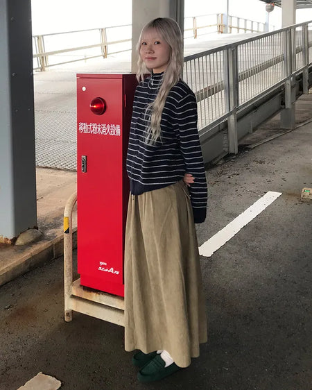Corduroy pleated long skirt