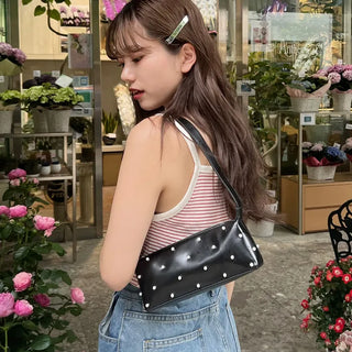 Pearl pointed bag