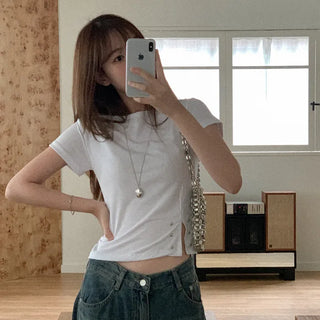 Rivet-slit boat neck short-sleeved T-shirt