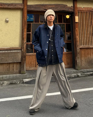 Three-pleat wide-leg slacks