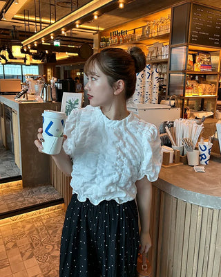 Embossed puff blouse