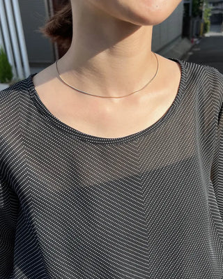 Simple line necklace