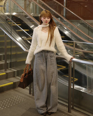V-neck loose-fit knit and scarf set