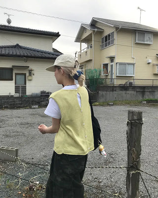 Simple basic short-sleeved shirt