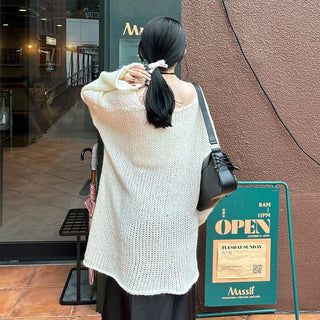 Loose-fit V-neck knit