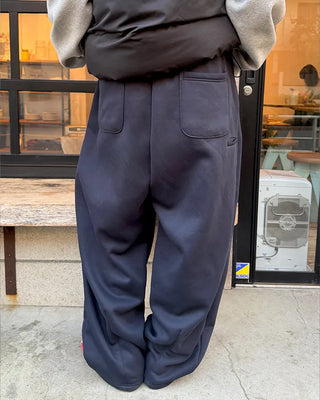 Wide sweatpants with side pockets