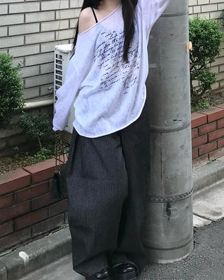 Off-shoulder lettering knit