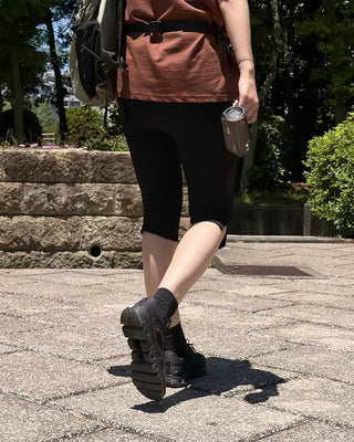 Side-slit capri pants