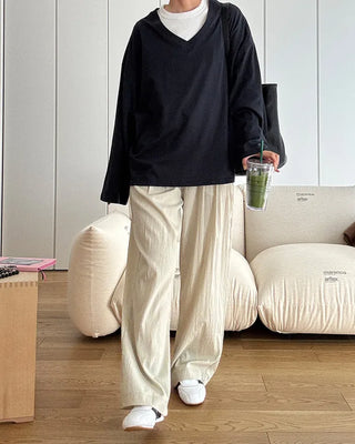 Loose-fitting V-neck cotton t-shirt