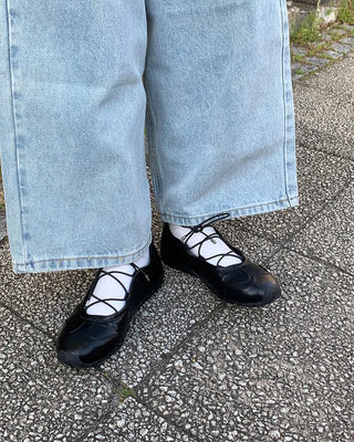 Lace-up flat sneakers