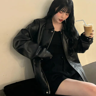 Loose-fitting leather jacket