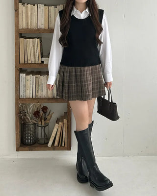 U-neck wool vest
