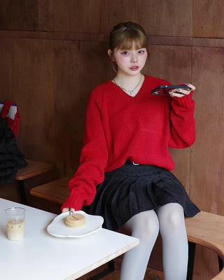V-neck loose-fit knit