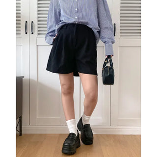 Double-pleated shorts