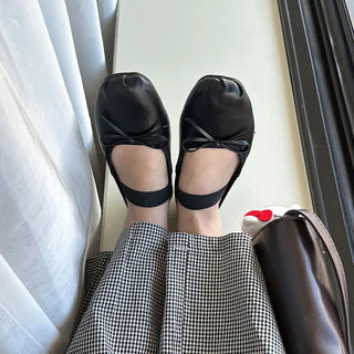 Ribbon Pointed Flat Shoes