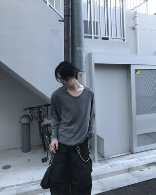 Oversized U-neck long-sleeve T-shirt