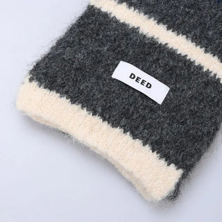 Colored border scarf