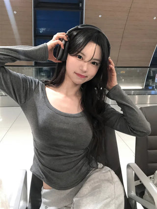 U-neck shirred long-sleeved T-shirt