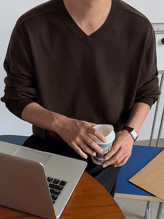 Soy Saddle V-Neck Knit