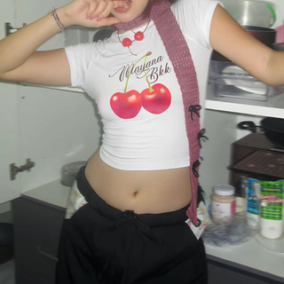 Crewneck short neck cherry print top