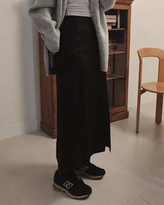 One-line slit skirt