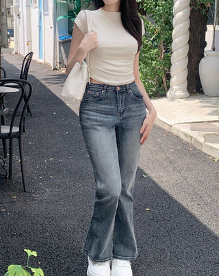 Half-neck T-shirt
