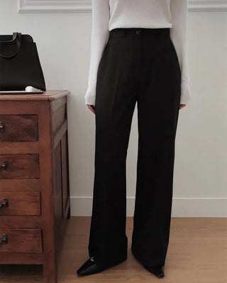Comfortable semi-wide slacks