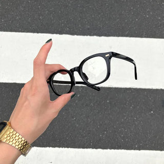 Simple Glasses