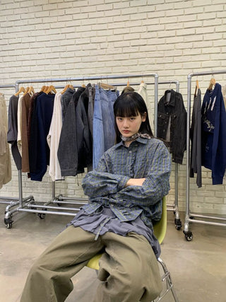 [NEVERSEEZ] Seersucker Check Ruffle Drawstring Shirt