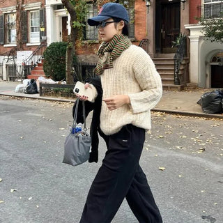 Loose-fit slit knitwear