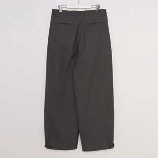 Deep pintuck line cotton pants